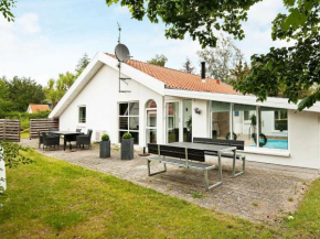 Pretty Holiday Home in Ebeltoft with Swimming Pool, Ebeltoft